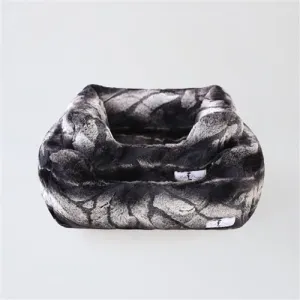 Deluxe Bed in Chinchilla