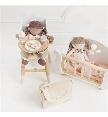 Le Toy Van Doll Nursing Set
